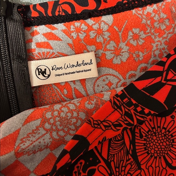 Red and black rave outfit - Picture 2 of 3